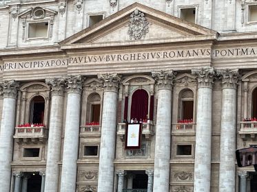 The view from Sister Sharon’s location in the Piazza.